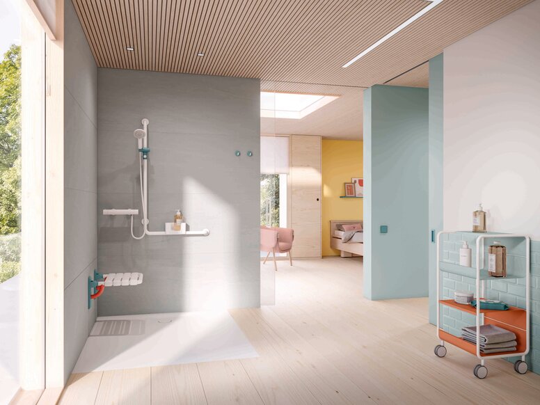 Barrier-free shower area in a patient room